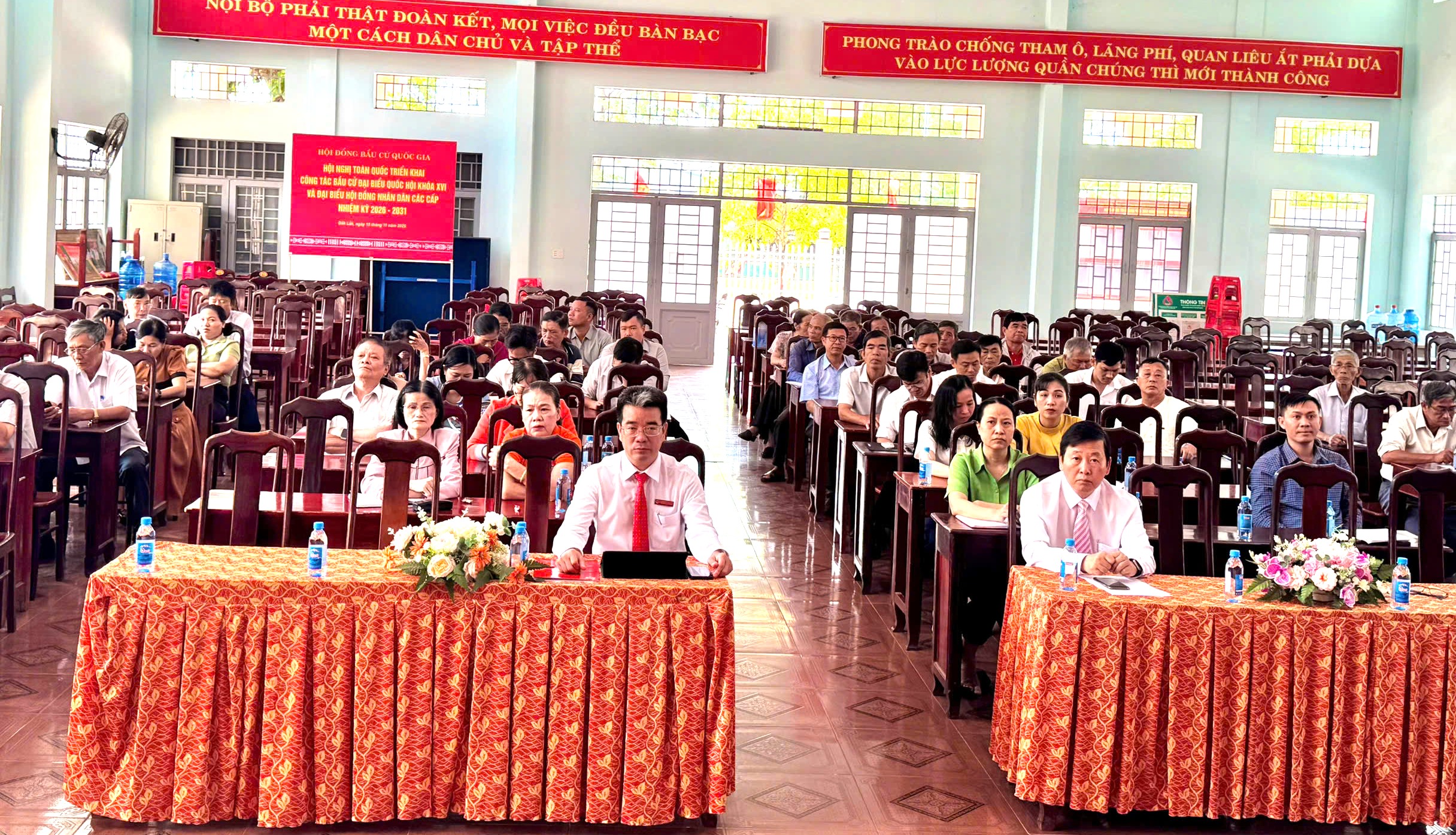 Đại biểu về dự